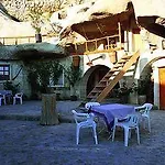 Hotel Shoestring Cave House 2*