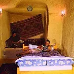 Hotel Shoestring Cave House 2*