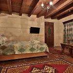 Shoestring Cave House Otel 2*