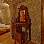 Shoestring Cave House Otel 2*