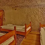 Hotel Shoestring Cave House 2*