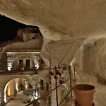 Shoestring Cave House Otel