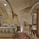 Hotel Shoestring Cave House