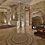 Hotel Shoestring Cave House