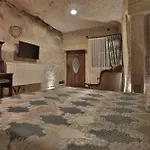 Shoestring Cave House