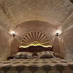 Shoestring Cave House Hotel 2*