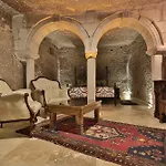 Shoestring Cave House