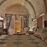 Hotel Shoestring Cave House