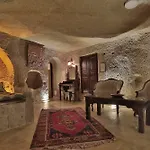 Shoestring Cave House