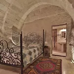 Shoestring Cave House