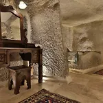 Shoestring Cave House Hotel 2*