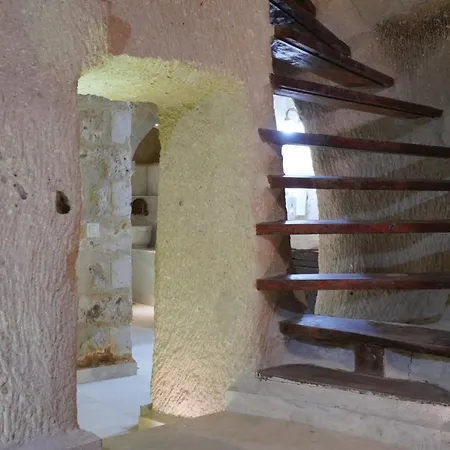Shoestring Cave House