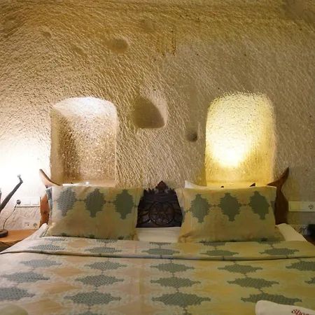 Shoestring Cave House