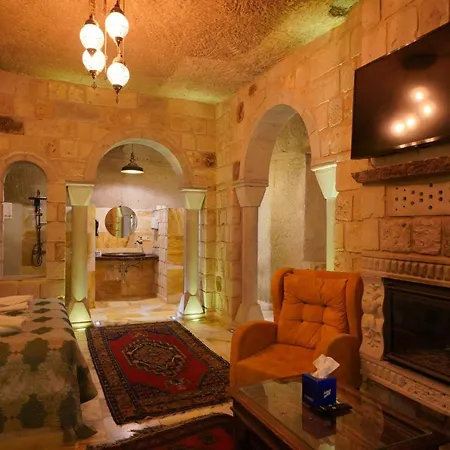 Shoestring Cave House