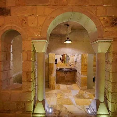 Shoestring Cave House Hotel