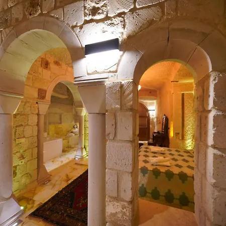 Shoestring Cave House Hotel 2*