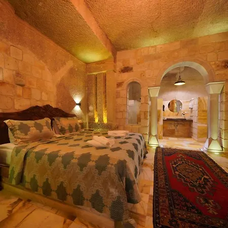 Shoestring Cave House