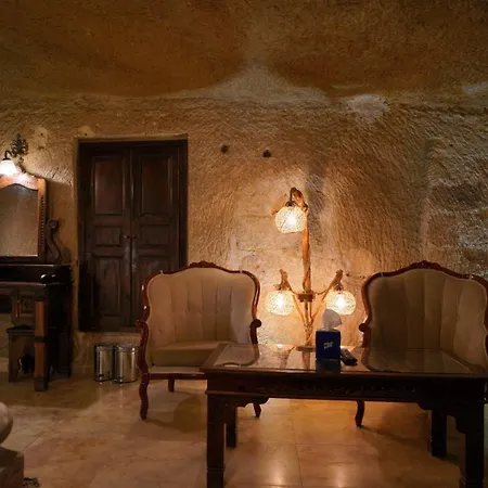 Shoestring Cave House