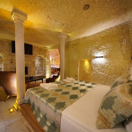 Shoestring Cave House