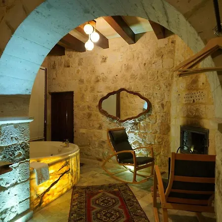 Shoestring Cave House