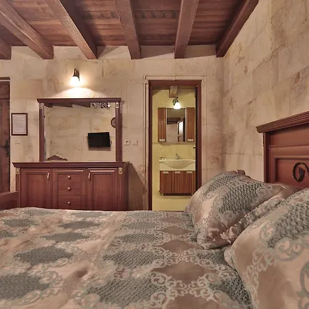 Shoestring Cave House 2*