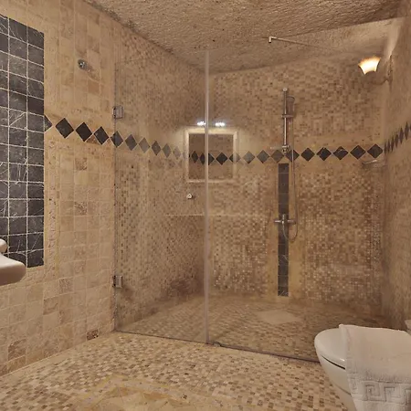 Shoestring Cave House Hotel