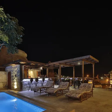 Shoestring Cave House Hotel