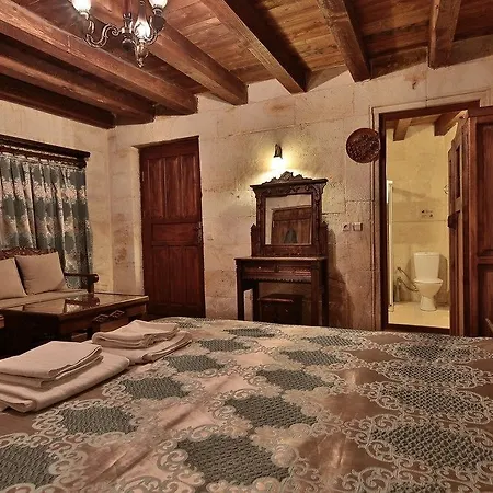 Hotel Shoestring Cave House