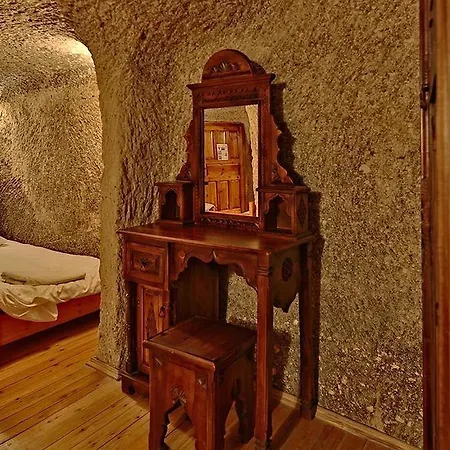 Shoestring Cave House Hotel 2*