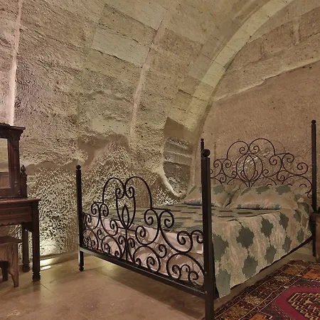 Hotel Shoestring Cave House