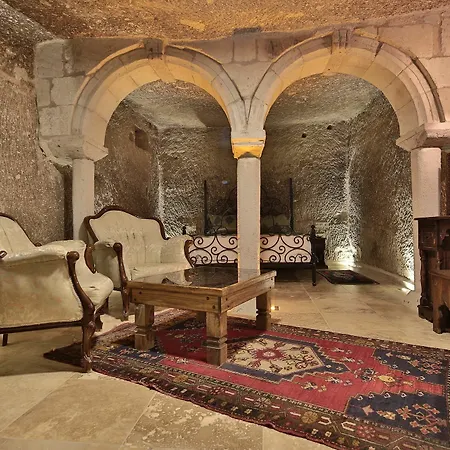 Shoestring Cave House