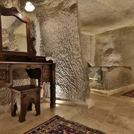 Shoestring Cave House Hotel 2*