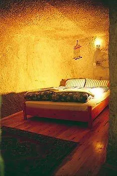 Shoestring Cave House