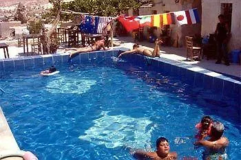 Shoestring Cave House Hotel 2*