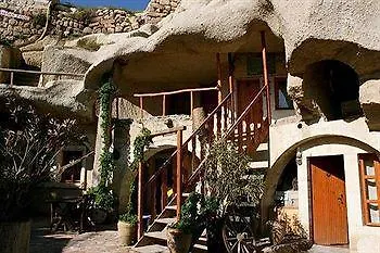 Shoestring Cave House