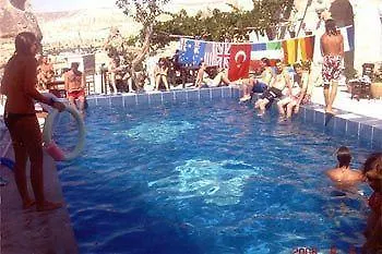 Shoestring Cave House