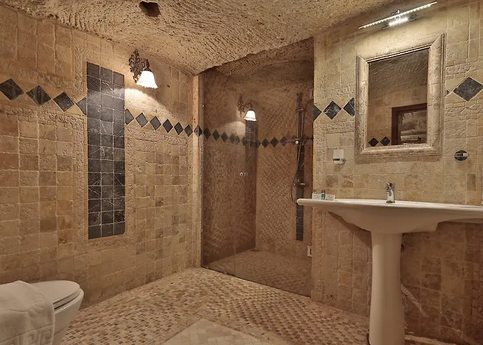 Shoestring Cave House Hotel