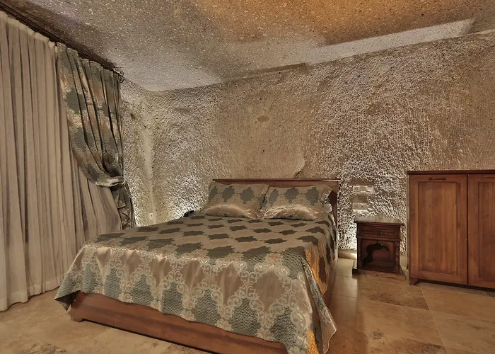 Shoestring Cave House 2*