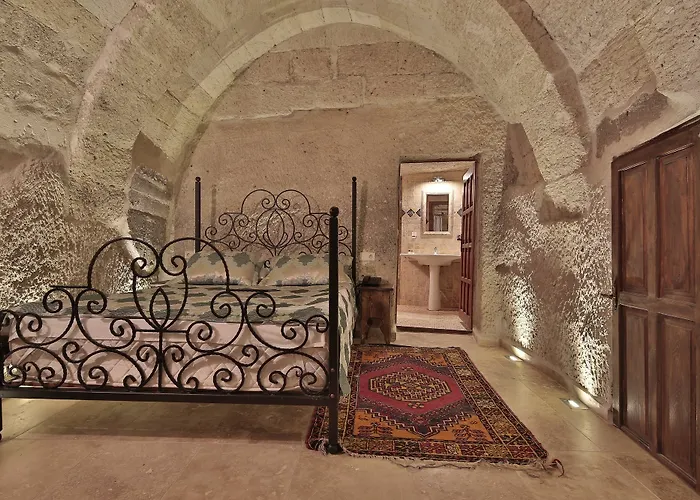 Shoestring Cave House