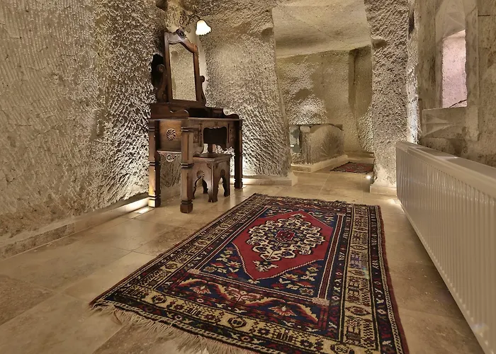 Shoestring Cave House 2*